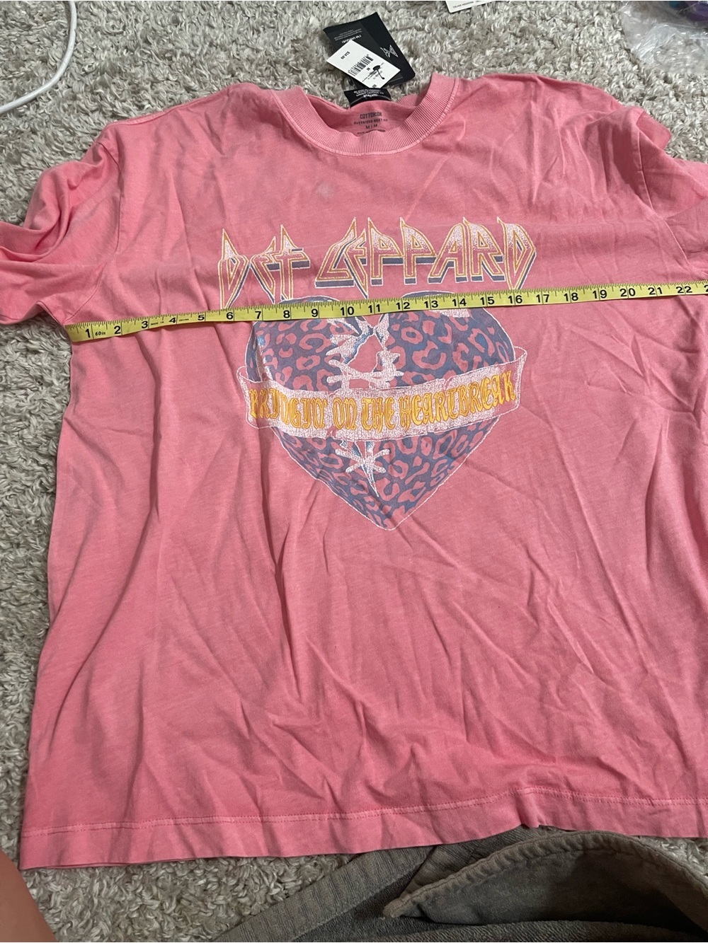 Def Leppard Pink Graphic Tee Oversized Boxy Fit NWT Medium - Picture 8 of 8
